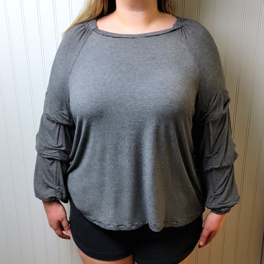 Established 1946 striped pucker sleeve top  14/16